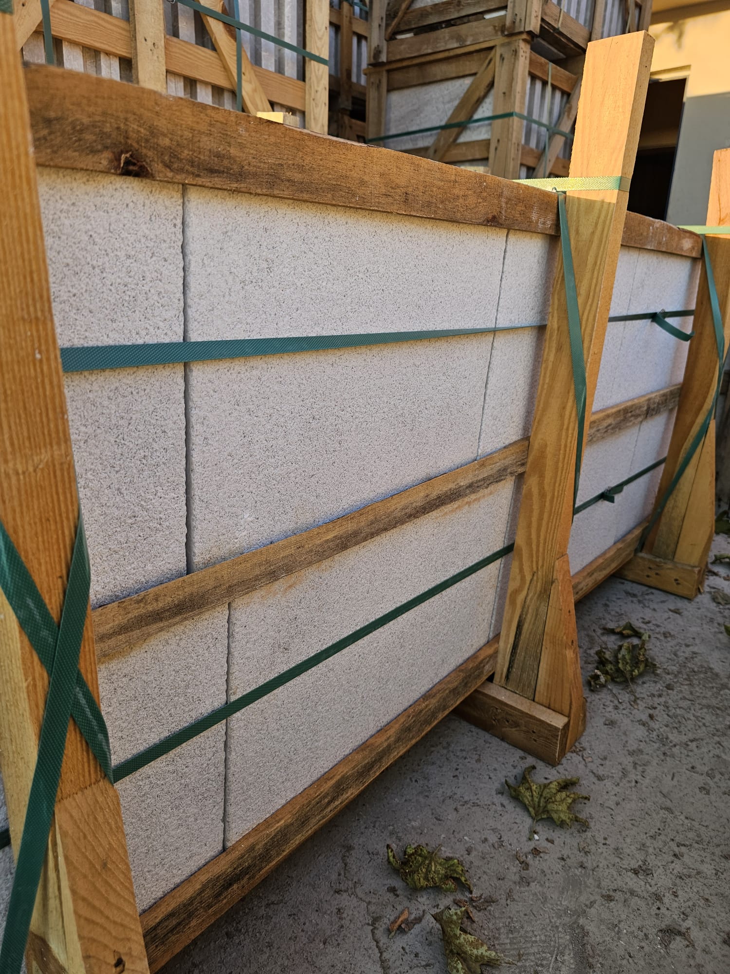 Kemalpaşa Beyazı Kumlamalı Mermer 